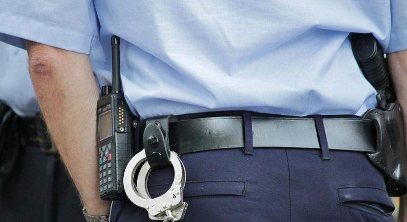 22 és 24 éves körözött személyeket kaptak el a rendőrök Sárkeresztúron