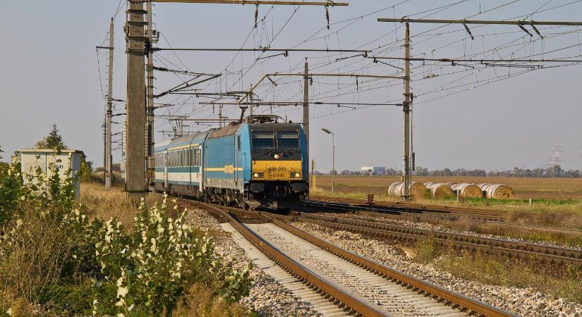 Módosított menetrend szerint közlekednek a vonatok a Budapest–Székesfehérvár–Tapolca vonalon