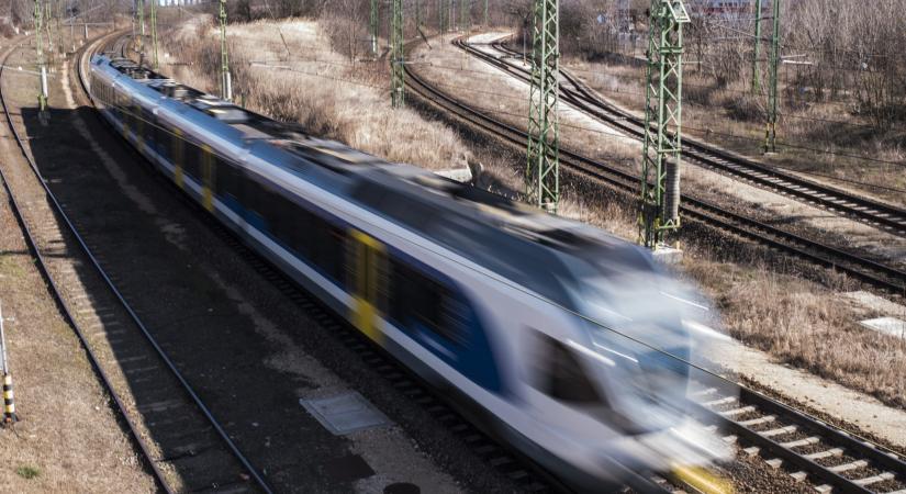 Pályakarbantartási munkák miatt módosul több Fehérvárt érintő vonat menetrendje