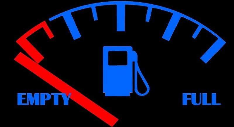 Benzinár: 330 forint, gázolajár: 342 forint péntektől a magyar kutakon