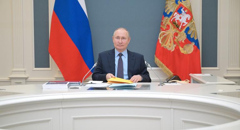 Vlagyimir Putyin átszámítva csaknem 40 millió forintot keresett tavaly