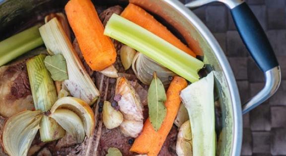 Így lesz tökéletes a marhahús leves - a velős csonttól a zöldségekig