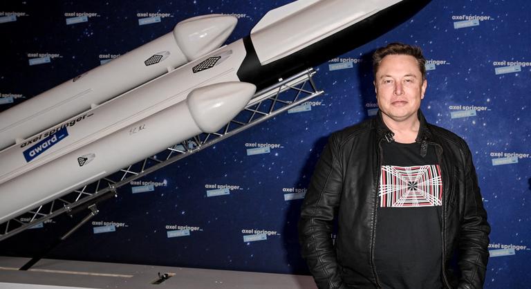Elon Musk cége fejlesztheti ki a NASA Holdra szálló egységét