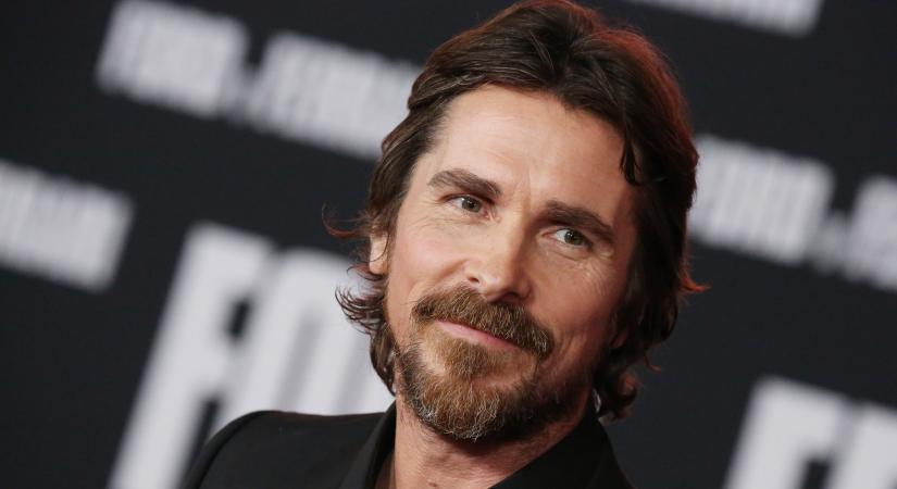 Christian Bale teljesen leborotválta a fejét a Thor: Love & Thunder kedvéért