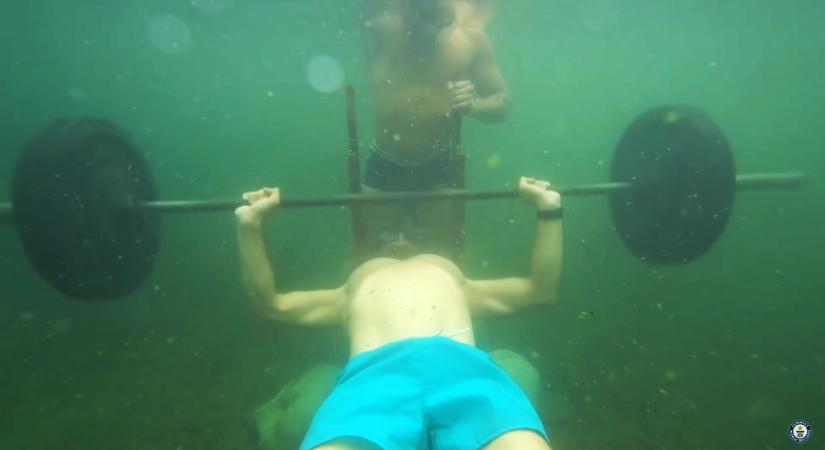 Így döntötte meg Vitalij a víz alatti fekvenyomás világrekordját