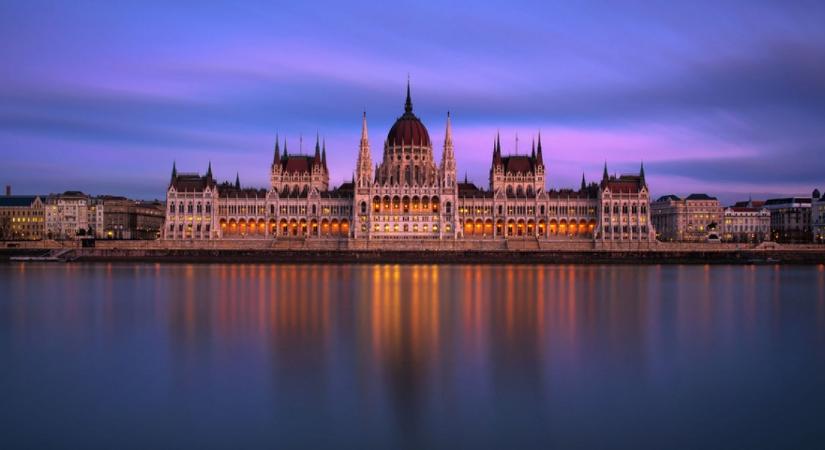 Őszig tarthat a járvány miatti veszélyhelyzet Magyarországon