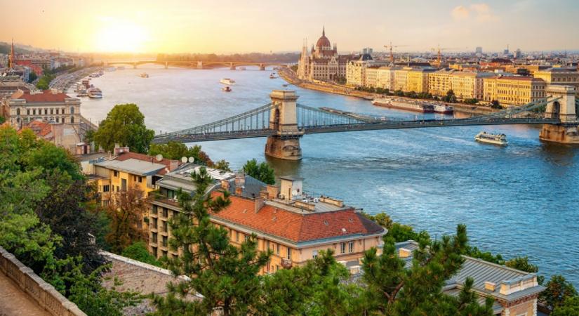 Budapesten dupla szivárvány vert tündöklő hidat a Duna két partja közé - Videó