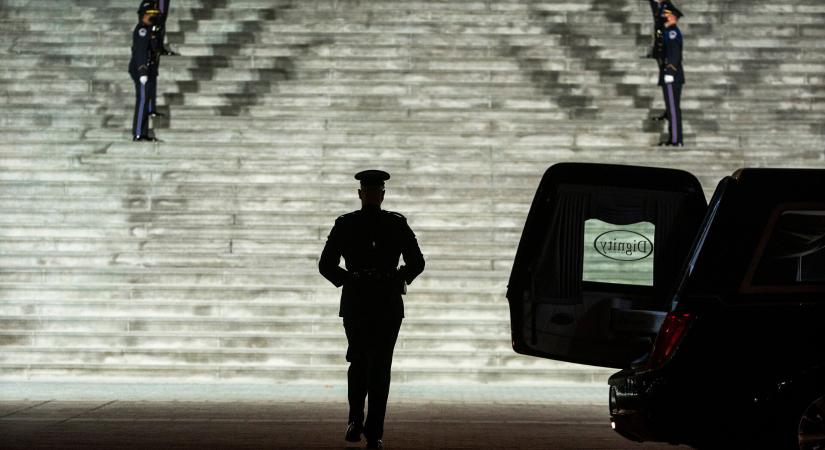Az orvosszakértő szerint természetes halált halt a Capitolium ostromában elhunyt rendőr