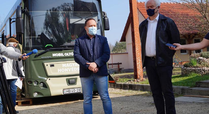 Három napra Békés megyébe érkeznek a Magyar Honvédség oltóbuszai