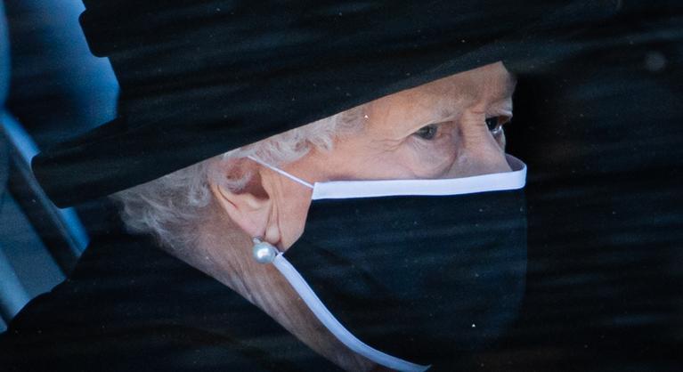Üzent a részvétnyilvánítóknak a 95 éves II. Erzsébet