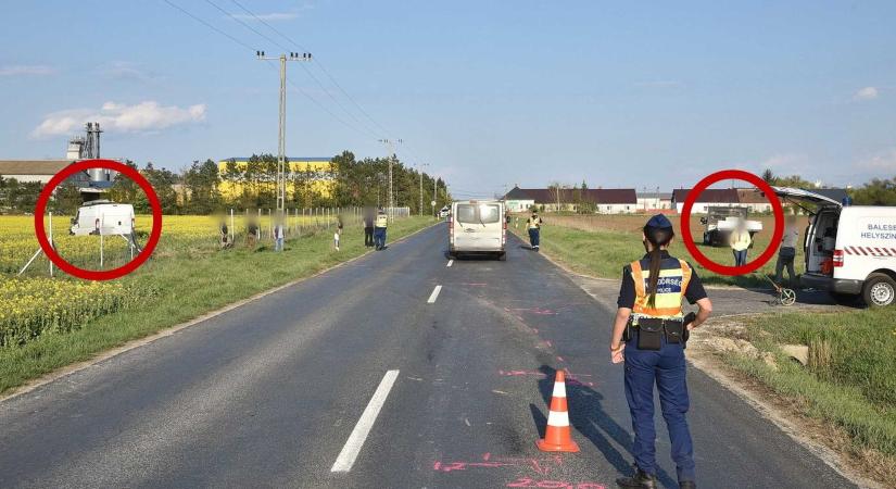 Citroen kisáruszállító lökött le az útról Iveco kisteherautót - repceföldön állt meg az okozó