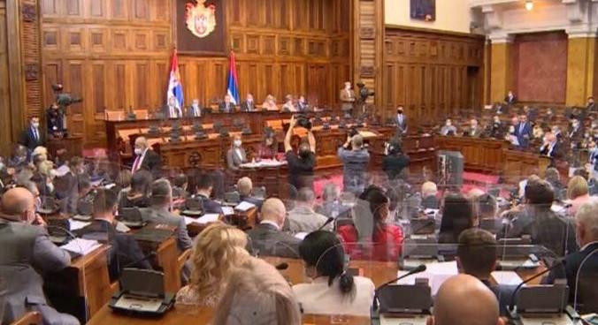 Elfogadták a 2021-es költségvetés módosítását, jelentősen nőtt a szerb államadósság