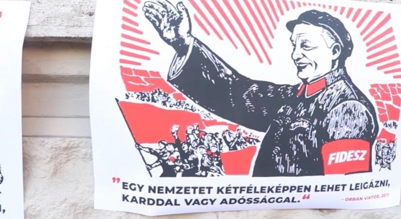 Vörös csillagos plakátokkal borították be a Fidesz-székházat