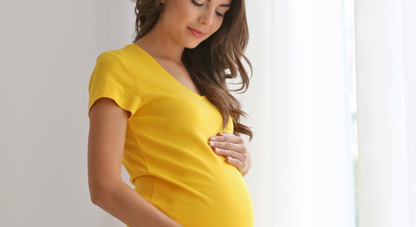 Koronavírus: nagyobb lehet a komplikációk kockázata a várandós nőknél és újszülöttjeiknél