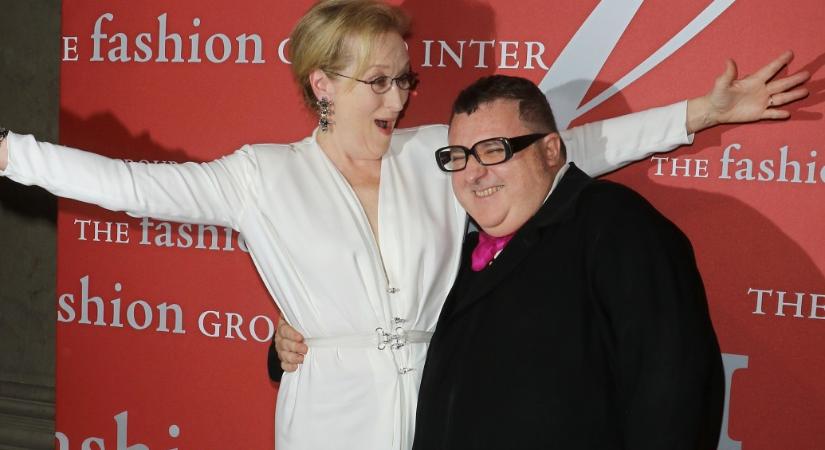 Meghalt a divattervező, akinek ruháiban Meryl Streep önmaga lehetett