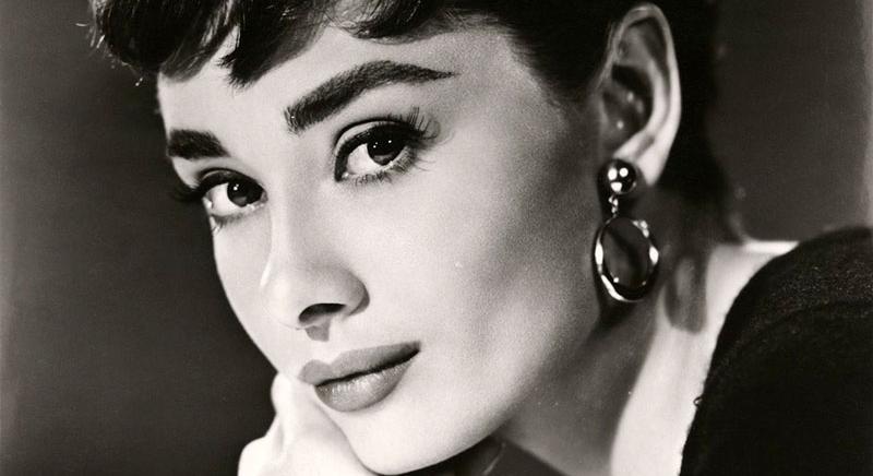 Audrey Hepburn fia írja a világhírű édesanyjáról szóló sorozatot