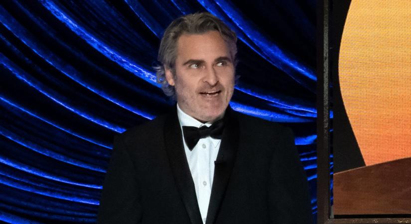 Joaquin Phoenix nem akart pazarolni, ezért a tavalyi öltönyét vette fel az Oscar-gálára