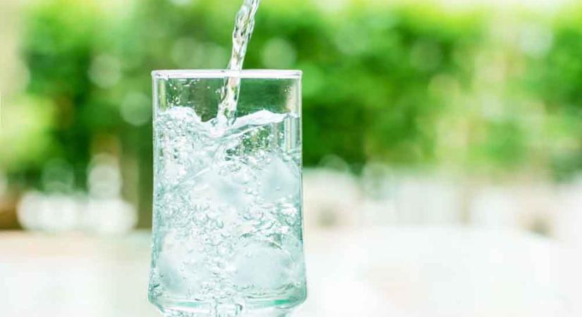 Tényleg fogyhatunk, ha sok vizet iszunk?