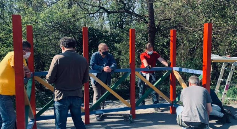 Ráfért már a Korányisokra egy vidám és esőbiztos buszmegálló