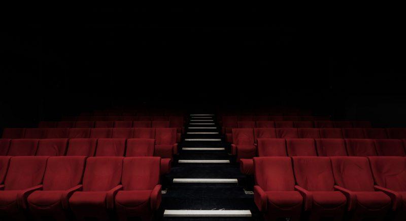 “Felelősen és óvatosan készítsék elő a színházak nyitását” – A Színházi Társaság﻿ közleménye
