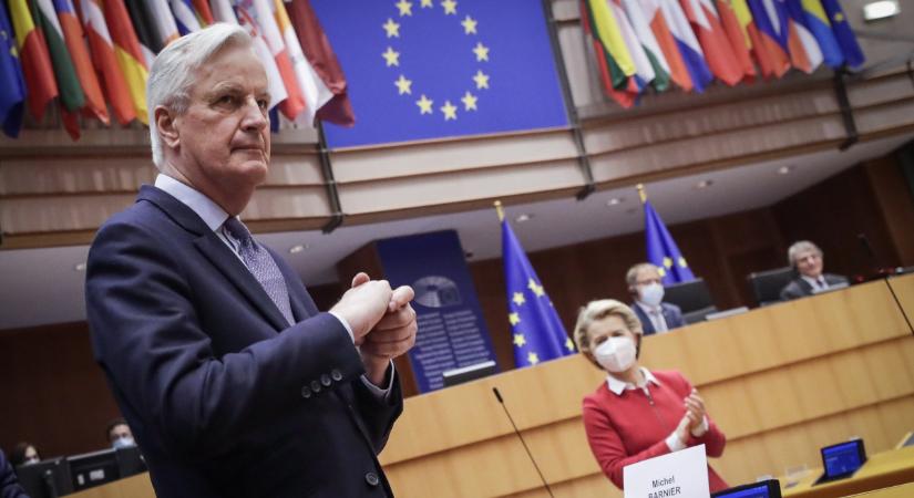 Óriási többséggel megszavazta az Európai Parlament a brexitmegállapodást