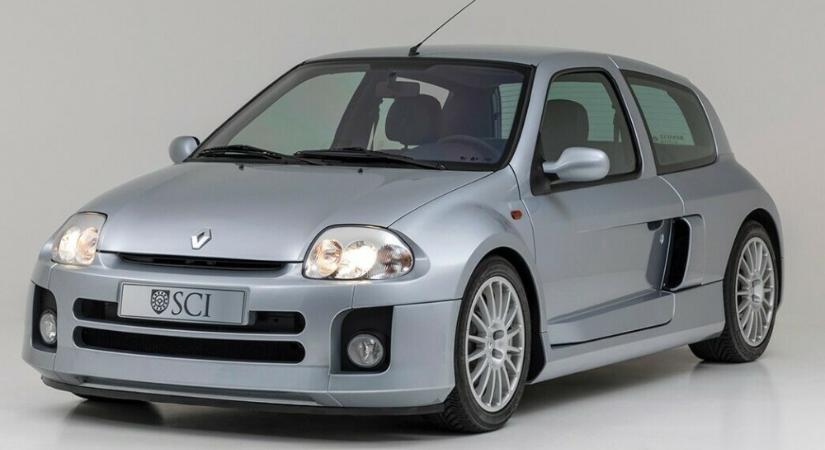 Ilyen őrült autók már sosem lesznek – Renault Clio Sport 3.0 V6
