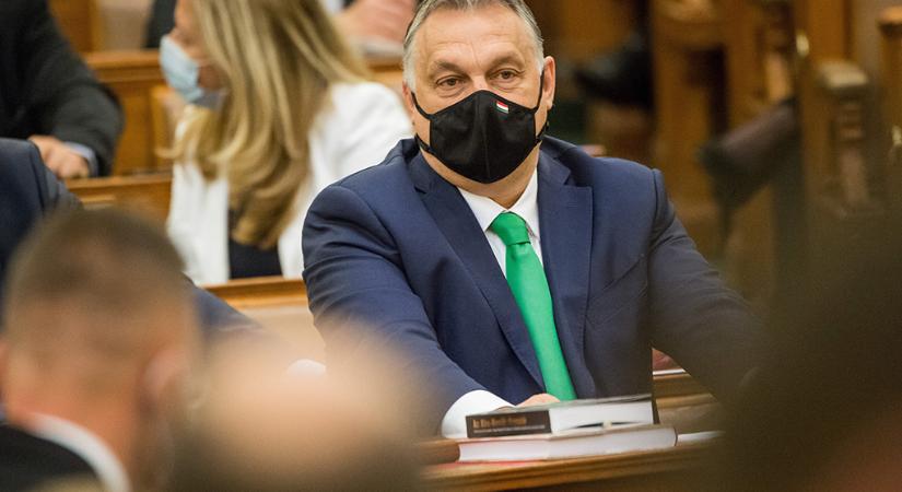 Új hatóság dönthet a dohány- és kaszinókoncessziókról, az elnökét Orbán jelöli ki 9 évre