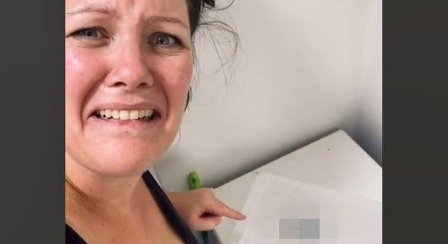 Horror: Sokkot kapott a nő, miután előmászott valami az ajtó mögül – videó