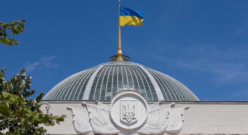Bombariadót rendeltek el az ukrán parlamentben
