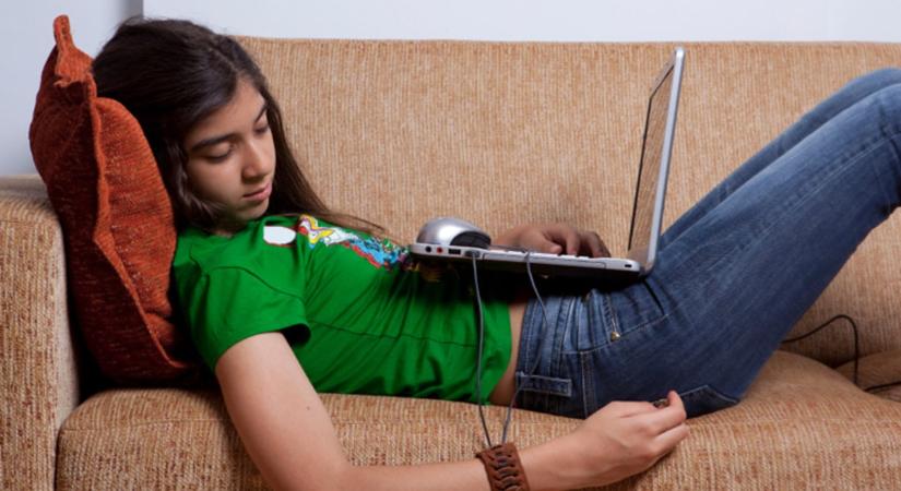 Közösségi média: Miért nem alszanak jól a tinédzserek?