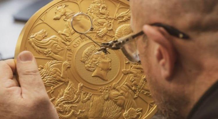 Rekord nagyságú arany pénzérmét készített a brit királyi pénzverde
