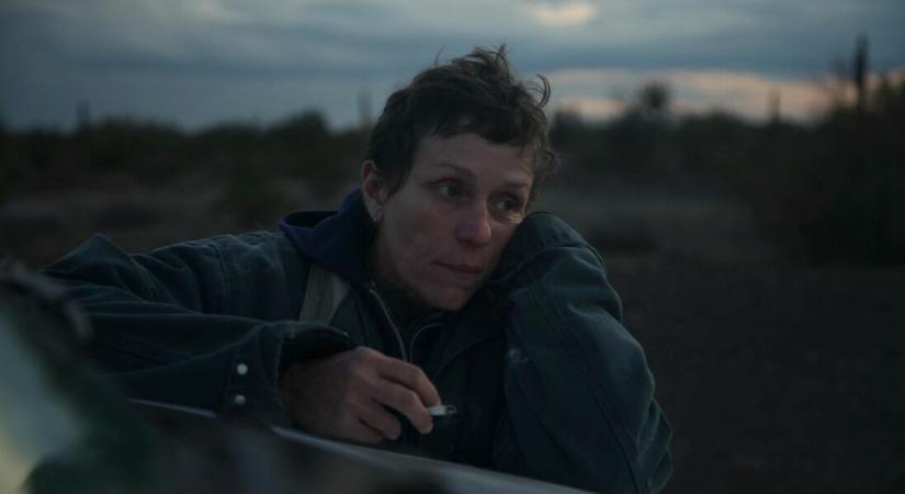 Akik sehová sem passzolnak, és nem is akarnak – Megnéztük a friss Oscar-díjas A nomádok földjén-t