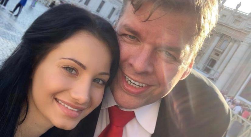 Döbbenet, elválik Schmuck Andor és 26 évvel fiatalabb felesége