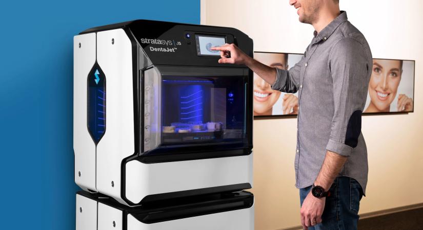 A növekvő fogászati igényekre adott válaszként a Stratasys bemutatta a J5 DentaJet 3D nyomtatót