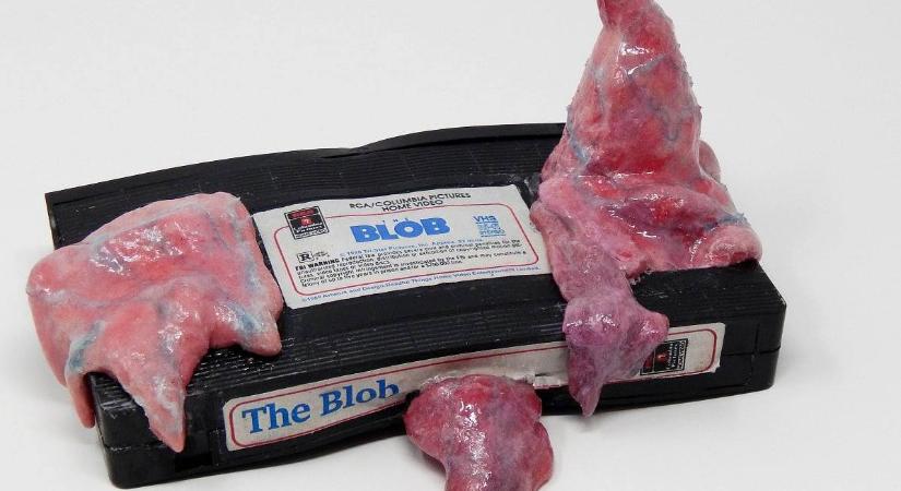 Zseniálisak ezek a horror-VHS-ek, amiket a rajtuk lévő filmekhez igazítottak