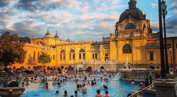 Szombattól fokozatosan kinyitnak a budapesti fürdők, szigorú szabályokra kell készülni