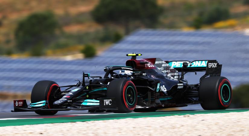 F1: Bottas beleköpött Hamilton levesébe