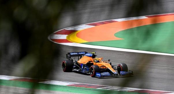 Rádióügy: Mire kérte a McLaren Norrist Verstappen ellen?