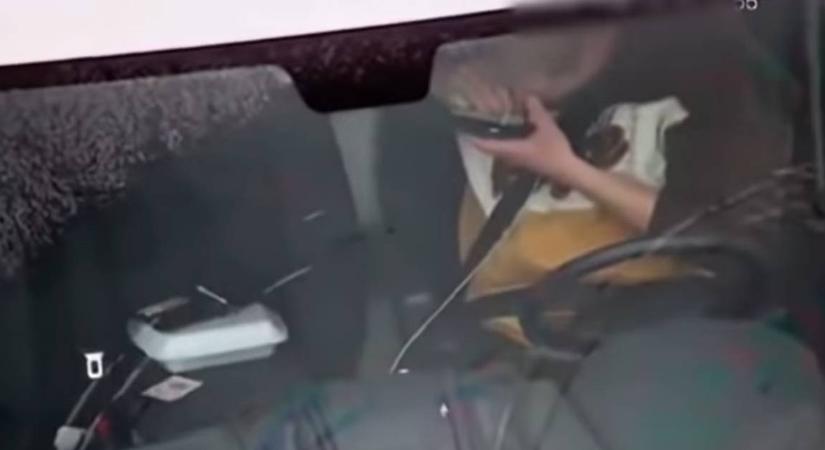 Felszívott egy fehér csíkot egy szlovák sofőr az autópálya leállósávjában