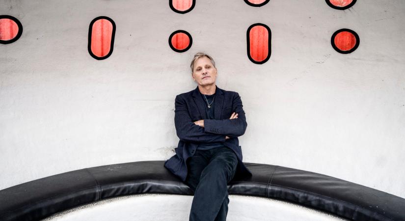 Davis Cronenberg sci-fit forgat Viggo Mortensennel