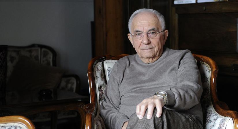 Vitray Tamás újra vezet, “Ha a képességeim romlanának, azt megérezném” – állítja a 88 éves tévés