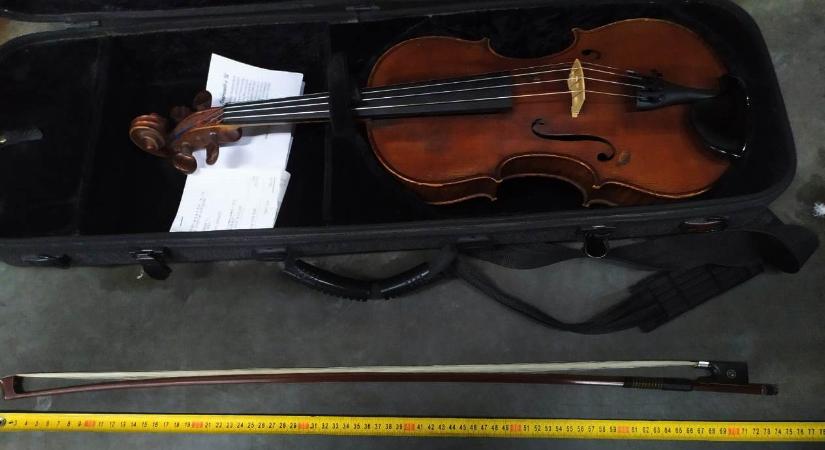100 éves hegedűt akartak becsempészni Ukrajnába