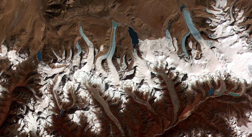Lehet, hogy nem kellett volna megvizsgálni a titkosítás alól feloldott, a Föld csaknem összes gleccseréről készült fotókat