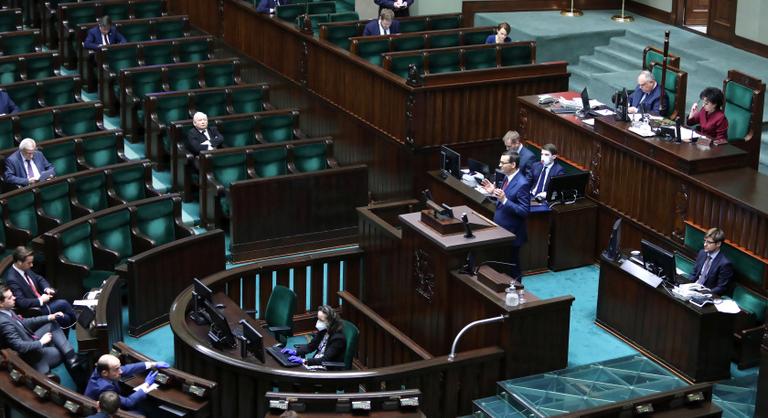 Megszavazta a munkanélküli segély emelését a lengyel parlament