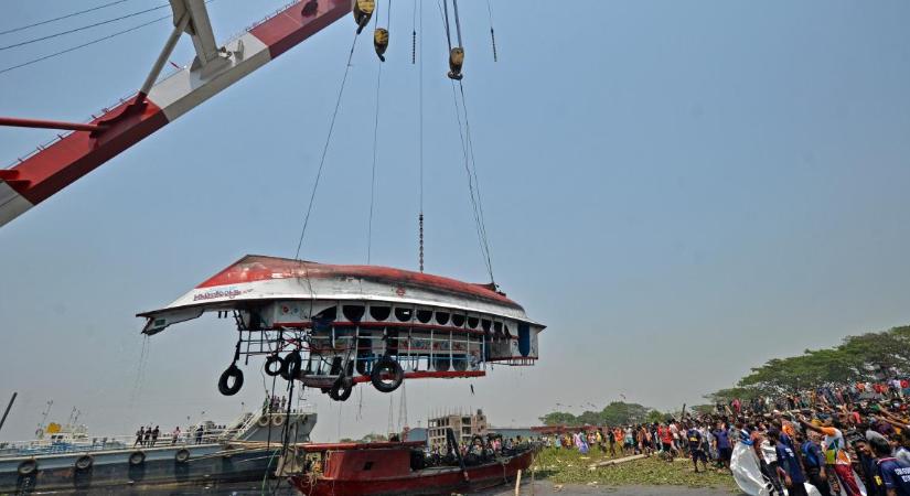 Legalább huszonhatan meghaltak egy bangladesi hajóbalesetben