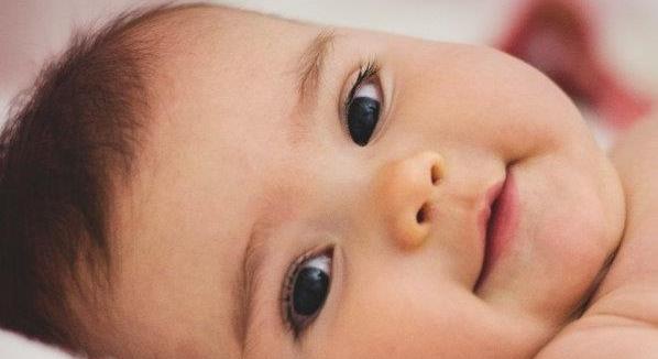 Sokkoló: 15 kézujjal és 16 lábujjal született egy kínai kisfiú - Fotó
