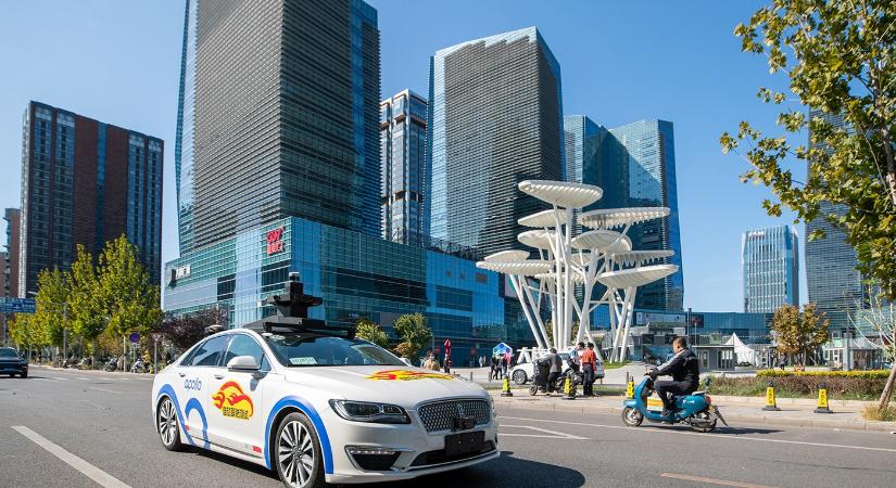 Kínában már sofőr nélküli taxi visz haza munkából
