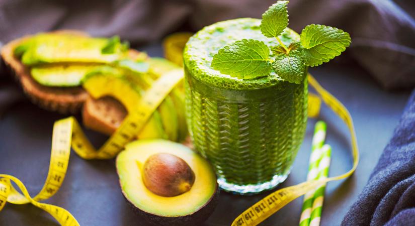 Ínycsiklandó zöld ital, ami kipucolja a bélrendszert: egészséges és segíti a fogyást