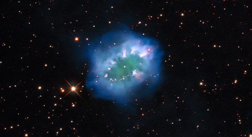 Kozmikus nyakláncot fotózott a Hubble