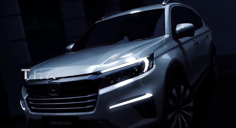 Hétszemélyes családi SUV-t dob piacra a japán márka